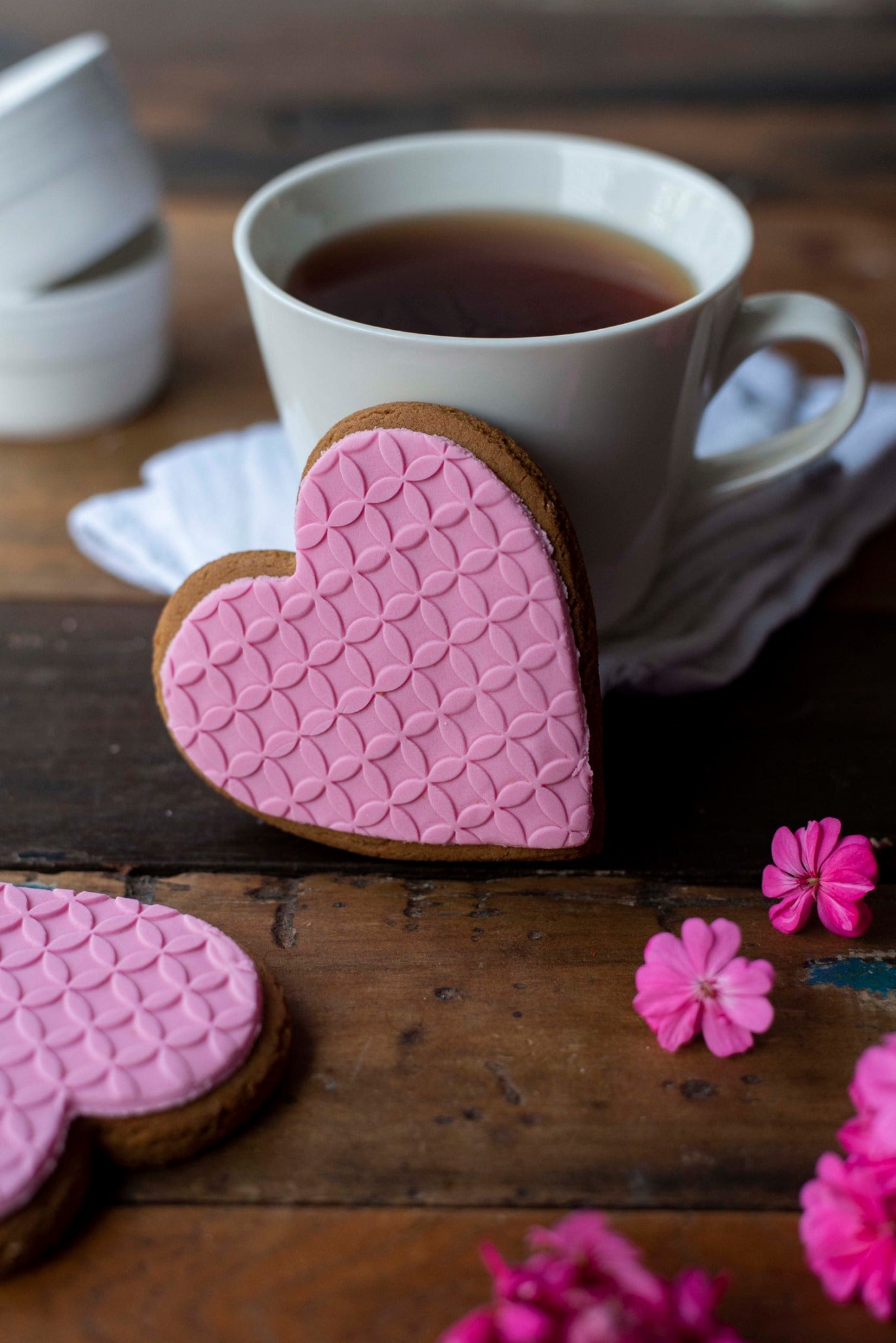 Gingerbread Heart Pink